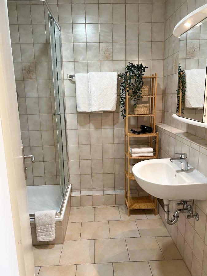 Nami - Robin - Helle Apartments Mitten In Der Stadt Мемминген Экстерьер фото